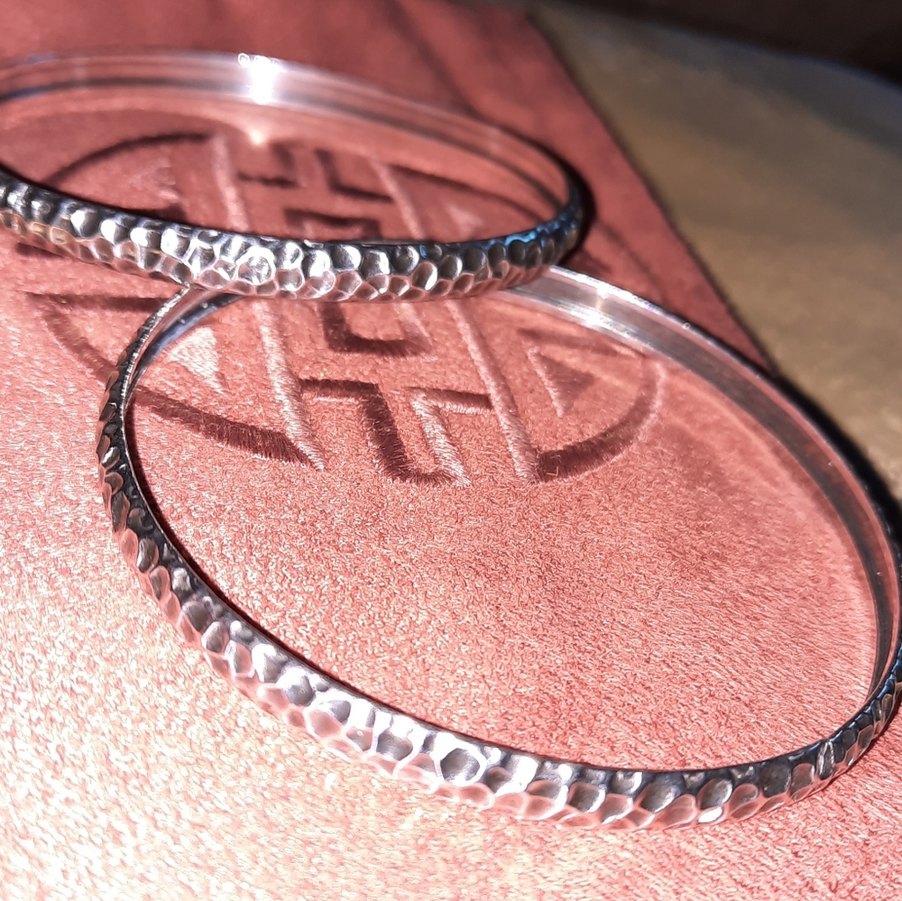 Hammered Handmde Silver Bangle Pair - image 7